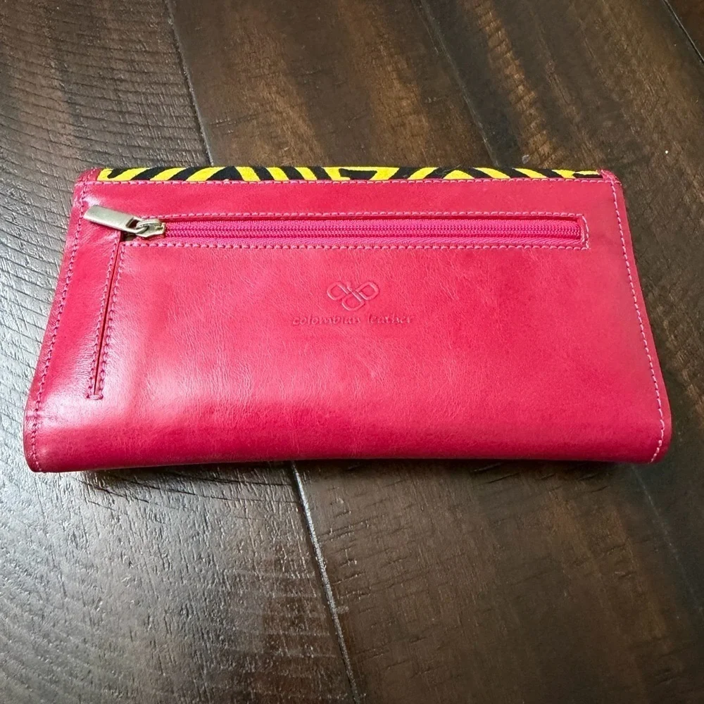 Geometric Pattern Women's Clutch with Pink Trim